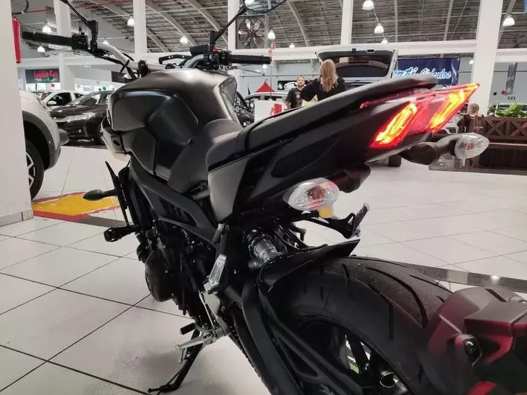 Yamaha MT-09 Preto 6