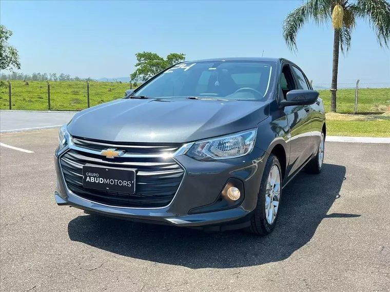 Chevrolet Onix Cinza 1