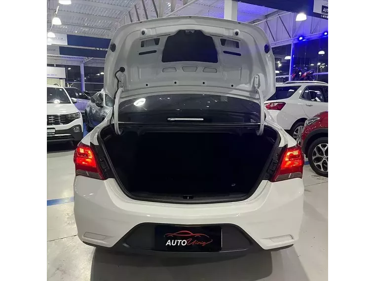 Chevrolet Prisma Branco 13