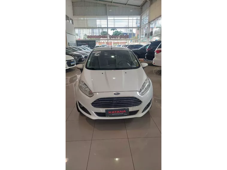 Ford Fiesta Branco 4