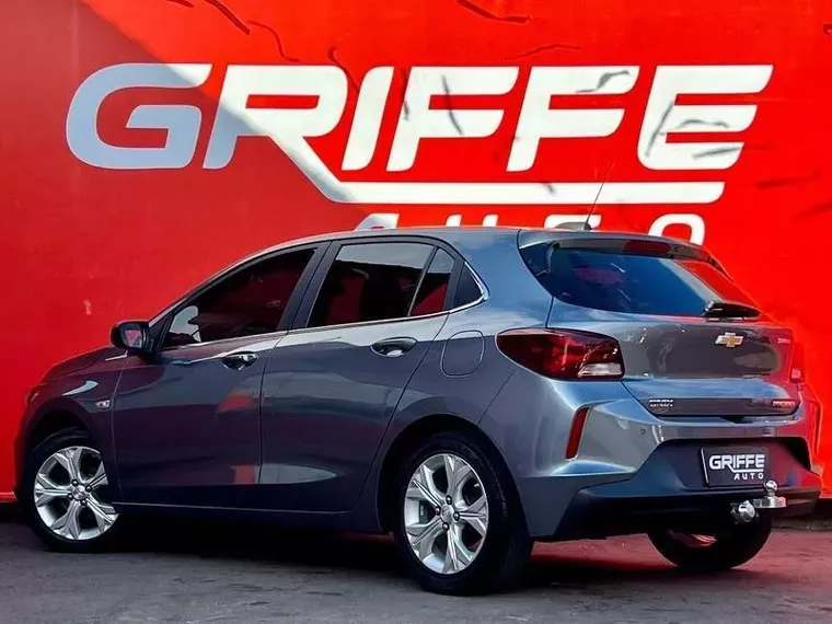 Chevrolet Onix Cinza 1