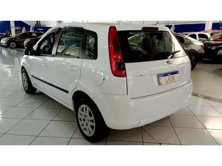 Ford Fiesta Branco 2