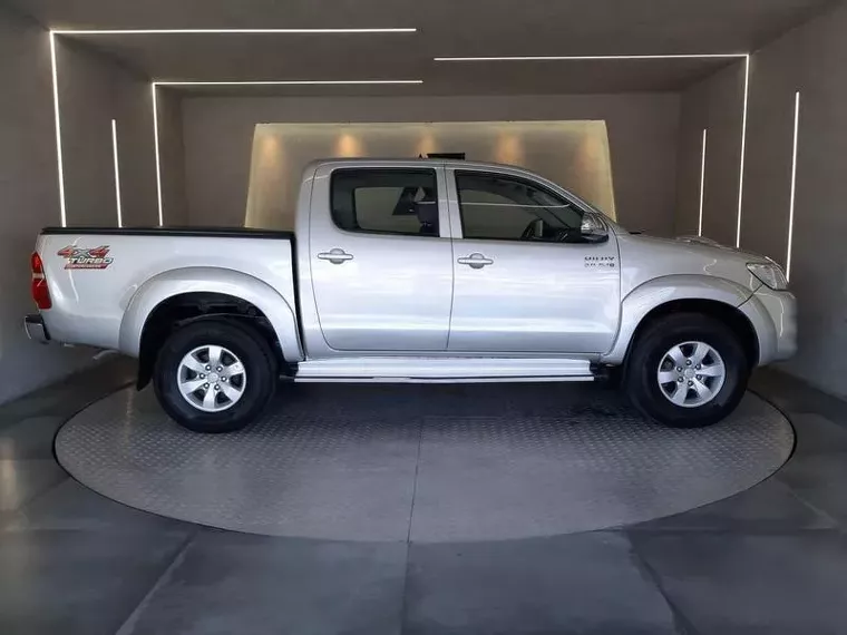 Toyota Hilux Prata 11