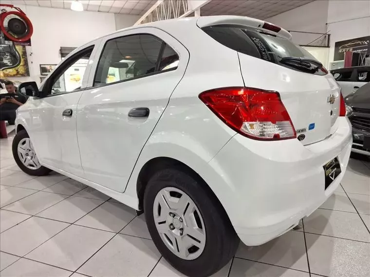 Chevrolet Onix Branco 7