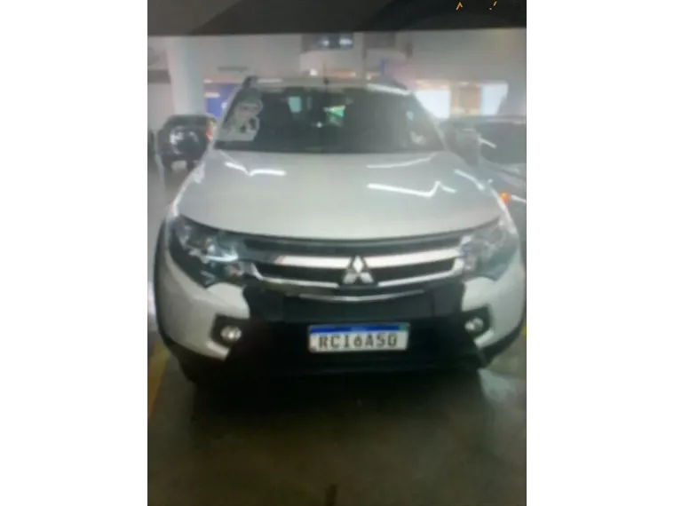 Mitsubishi L200 Triton Branco 1