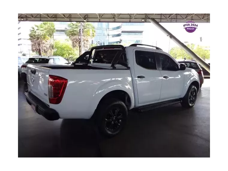 Nissan Frontier Branco 2