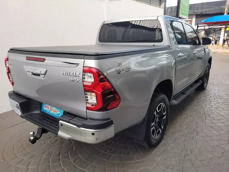 Toyota Hilux Prata 4