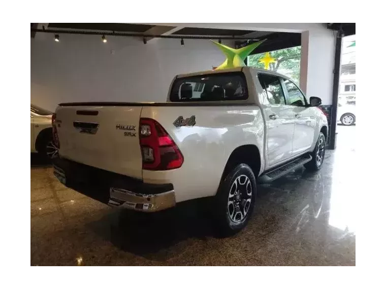 Toyota Hilux Branco 1