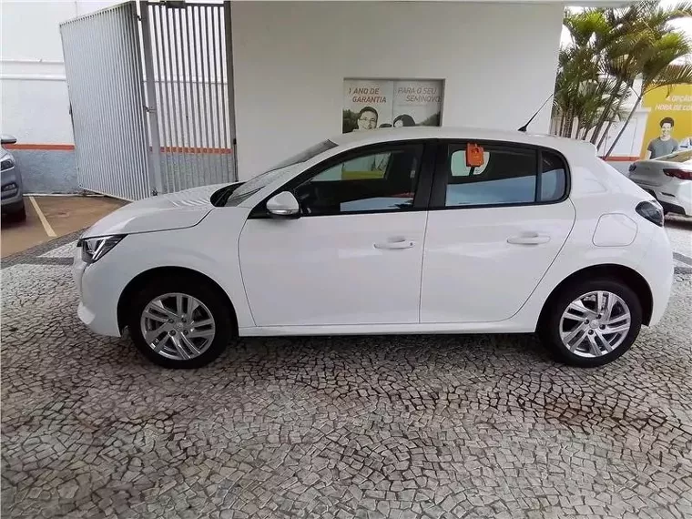 Peugeot 208 Branco 9