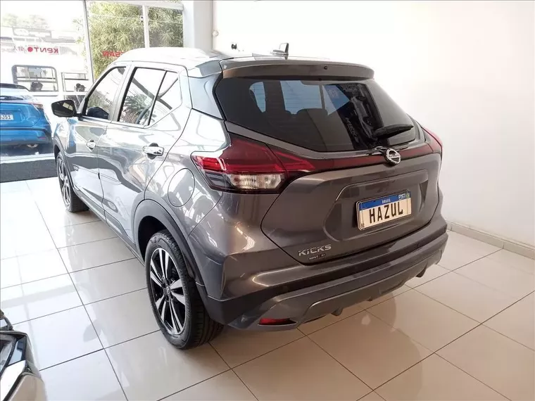 Nissan Kicks Cinza 5