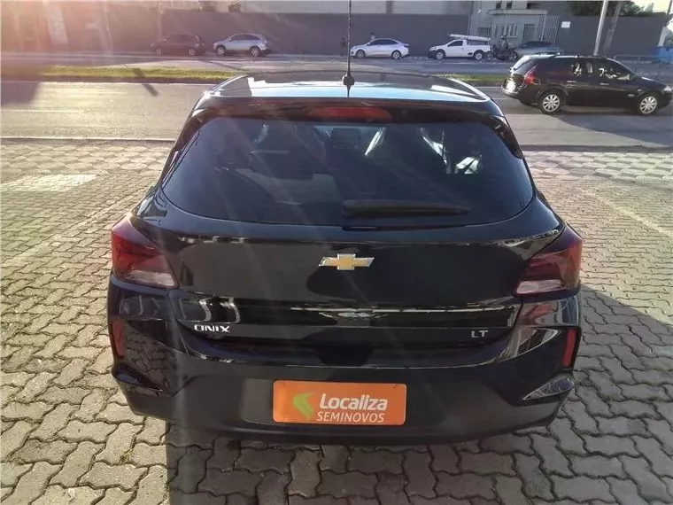 Chevrolet Onix Preto 2