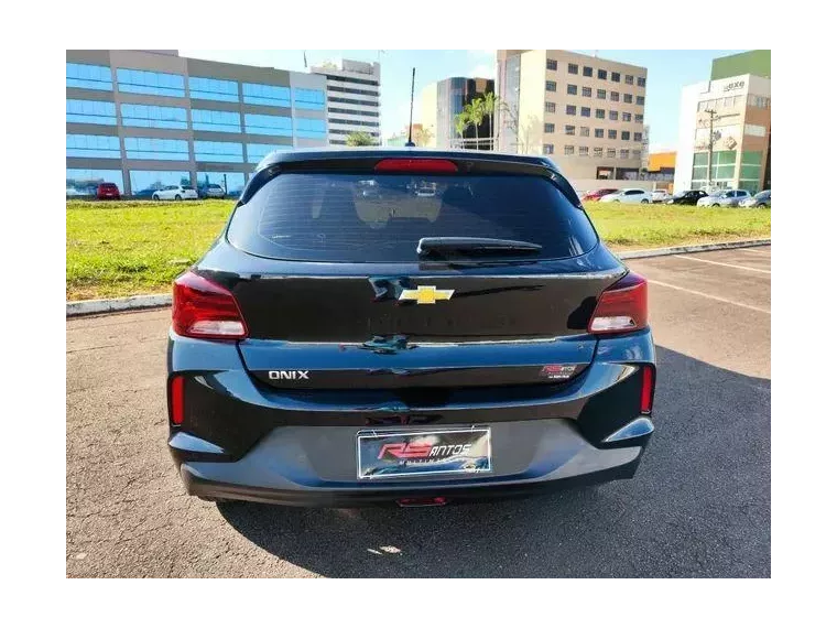 Chevrolet Onix Preto 2