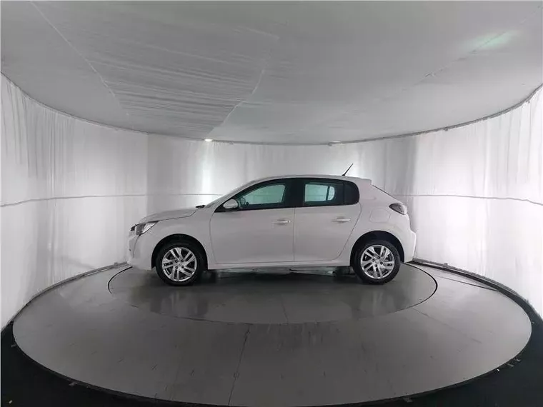 Peugeot 208 Branco 14