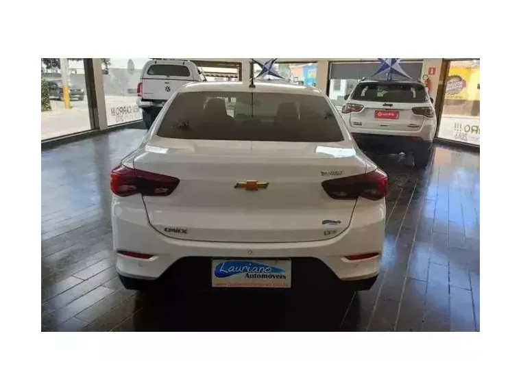 Chevrolet Onix Branco 5