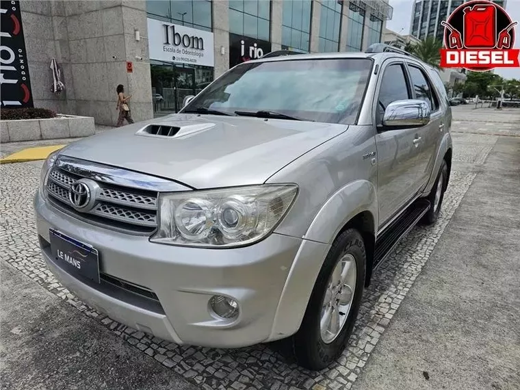 Toyota Hilux SW4 Prata 15