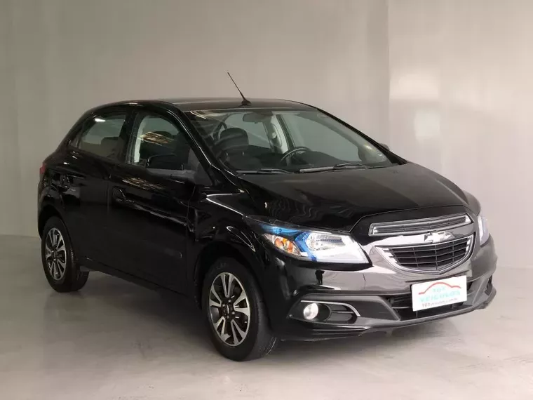 Chevrolet Onix Preto 4