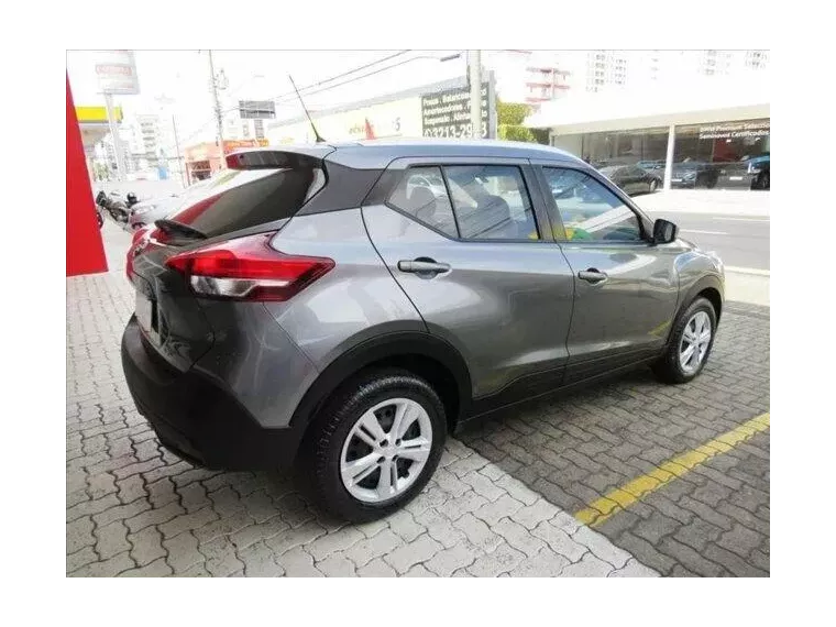 Nissan Kicks Cinza 10