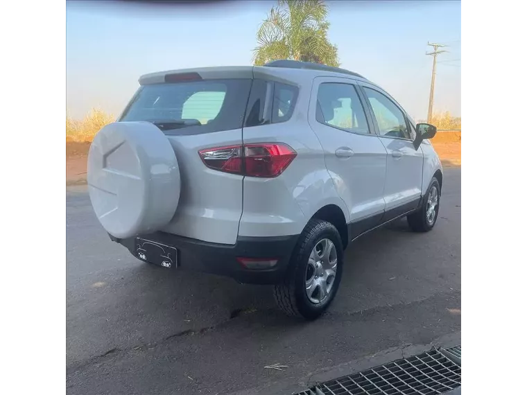 Ford Ecosport Branco 4