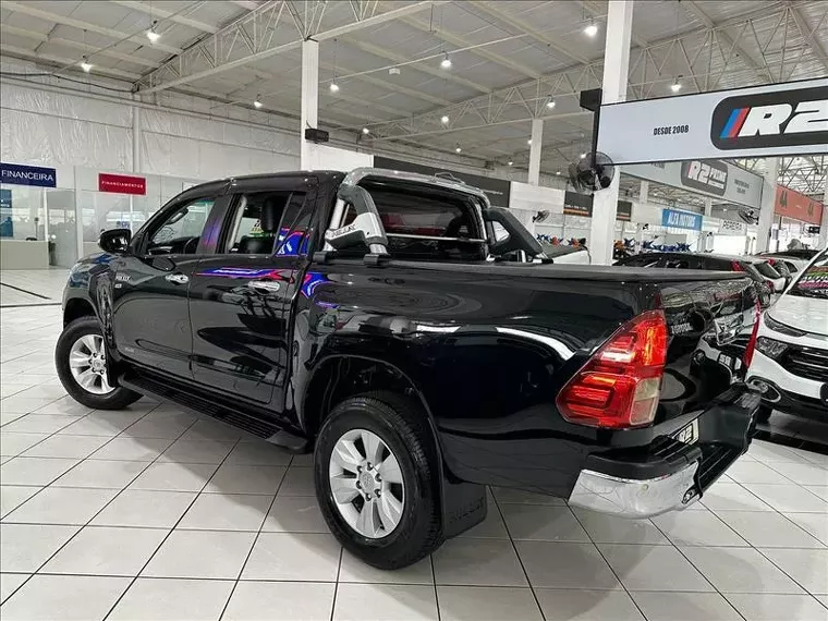 Toyota Hilux Preto 12