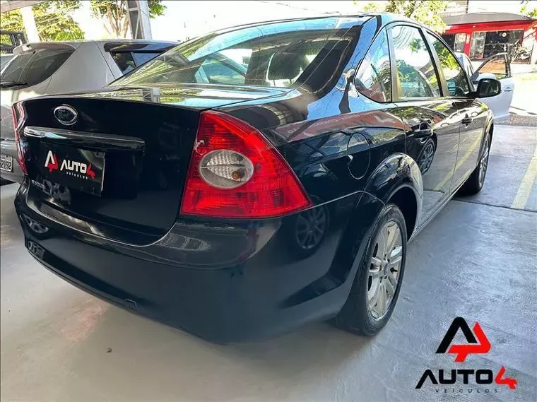 Ford Focus Preto 11