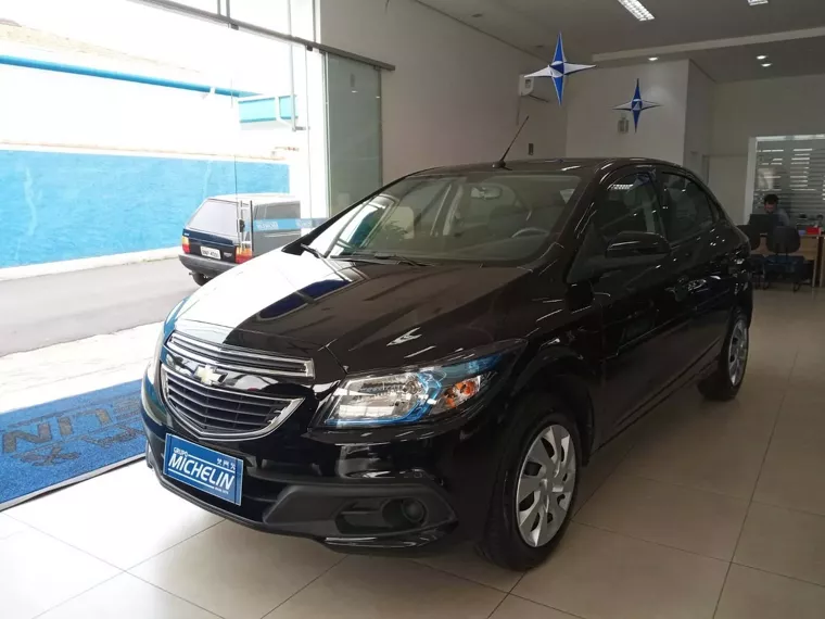 Chevrolet Onix Preto 10