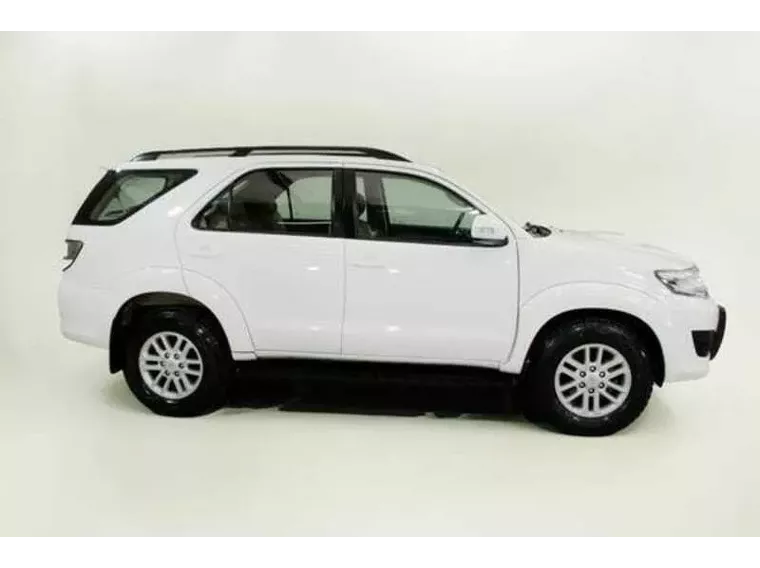 Toyota Hilux SW4 Branco 15