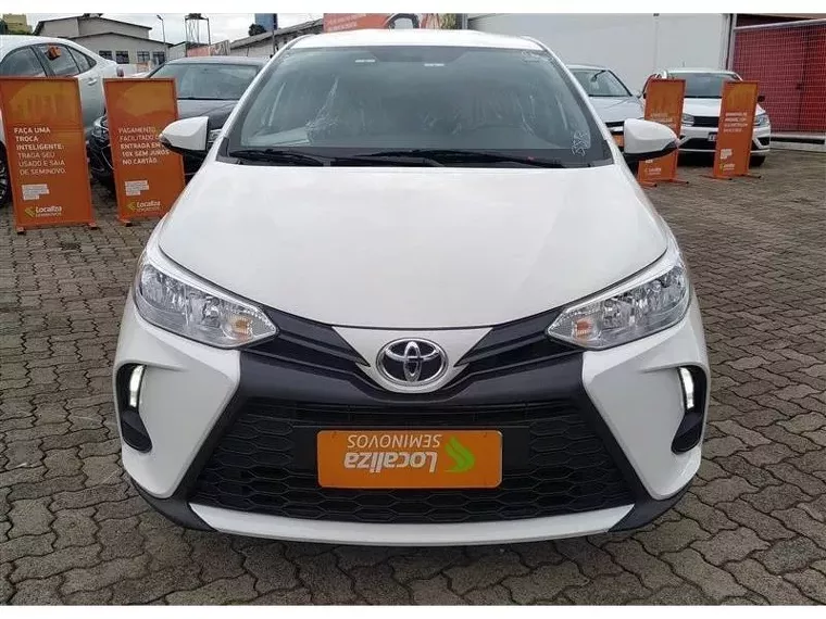 Toyota Yaris Branco 6