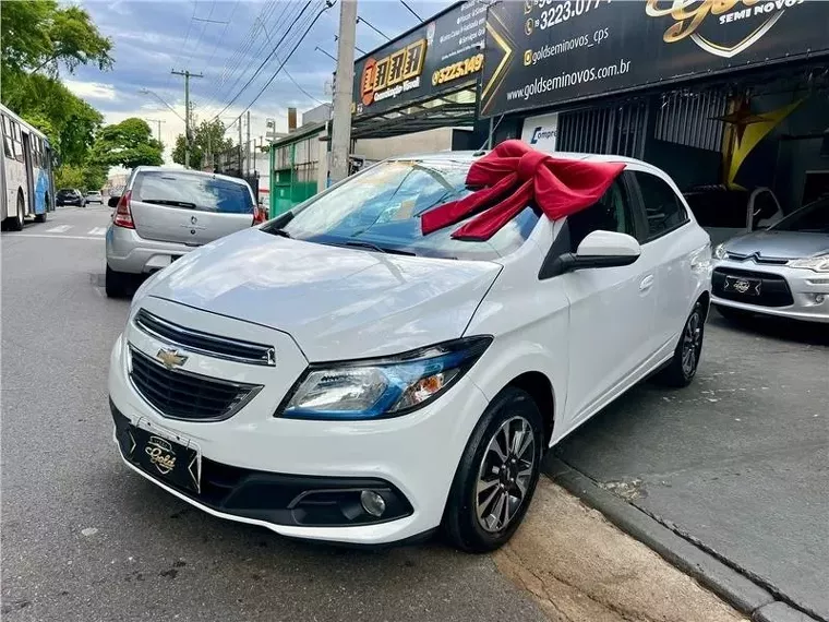 Chevrolet Onix Branco 1