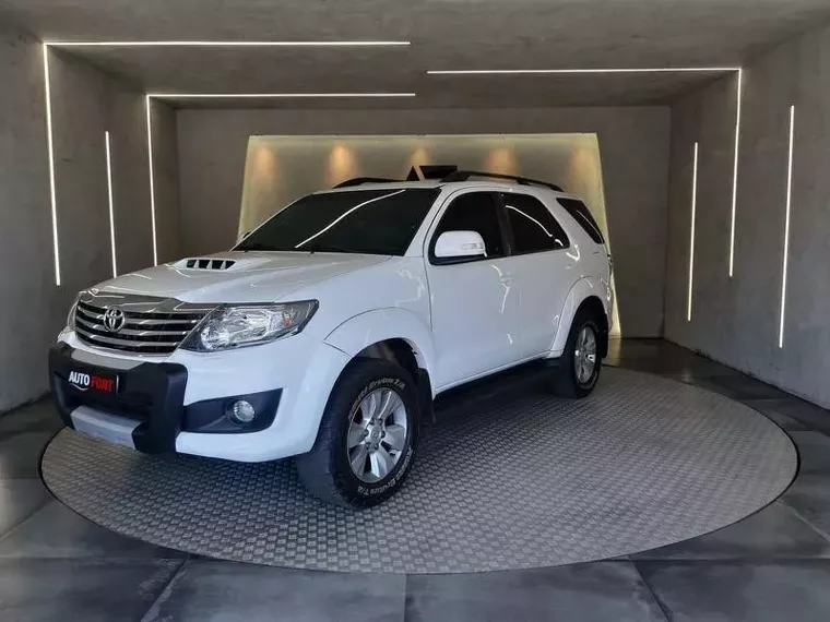 Toyota Hilux SW4 Branco 9