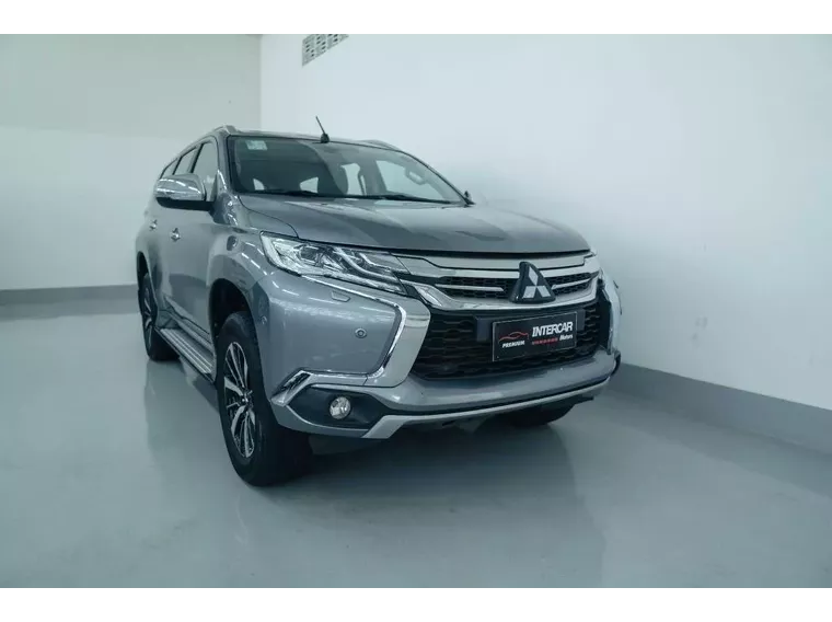 Mitsubishi Pajero Sport Cinza 15