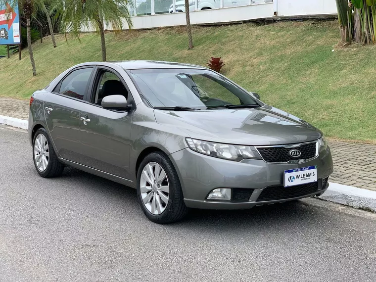 KIA Cerato Cinza 5