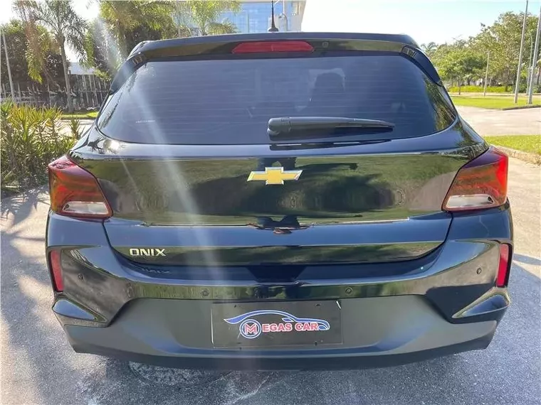 Chevrolet Onix Preto 1