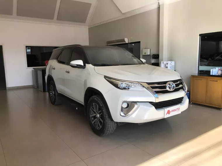 Toyota Hilux SW4 Branco 6