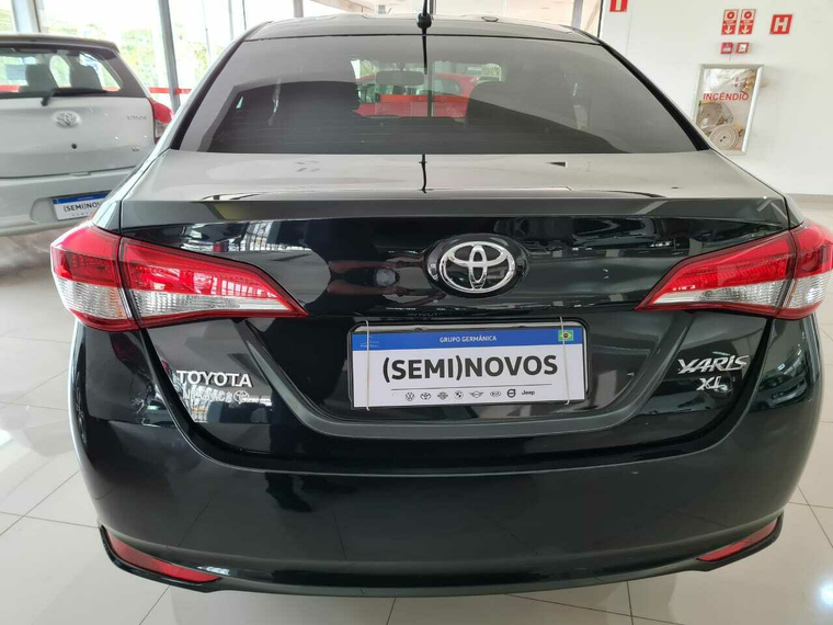 Toyota Yaris Preto 5