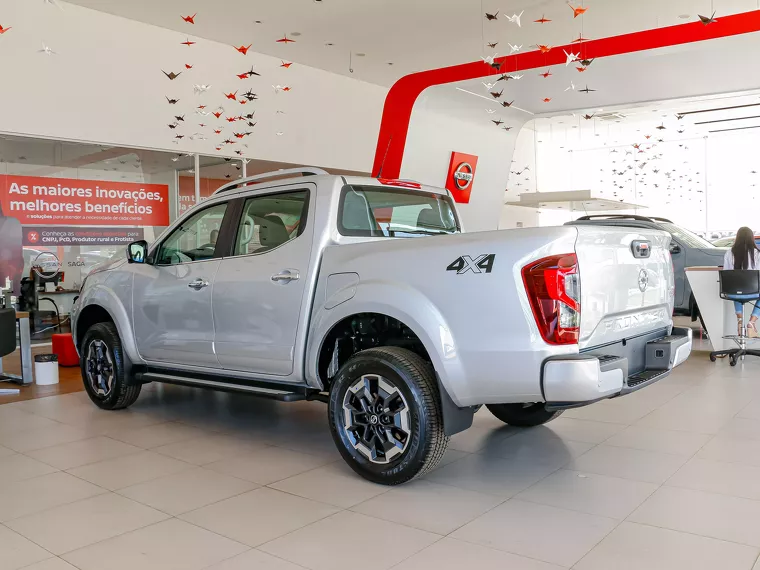 Nissan Frontier Prata 6