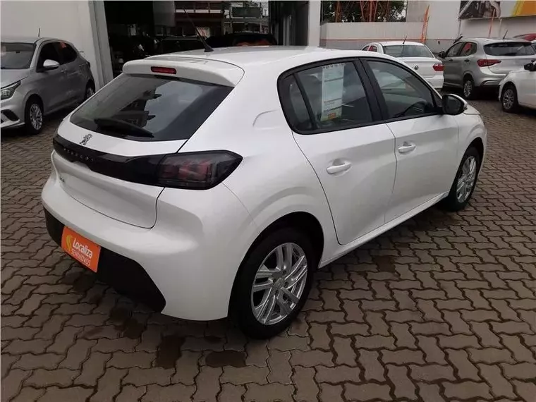 Peugeot 208 Branco 13