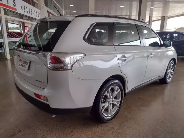 Mitsubishi Outlander Branco 15