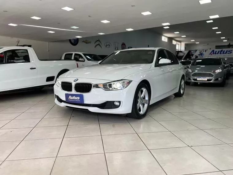 BMW 320i Branco 8