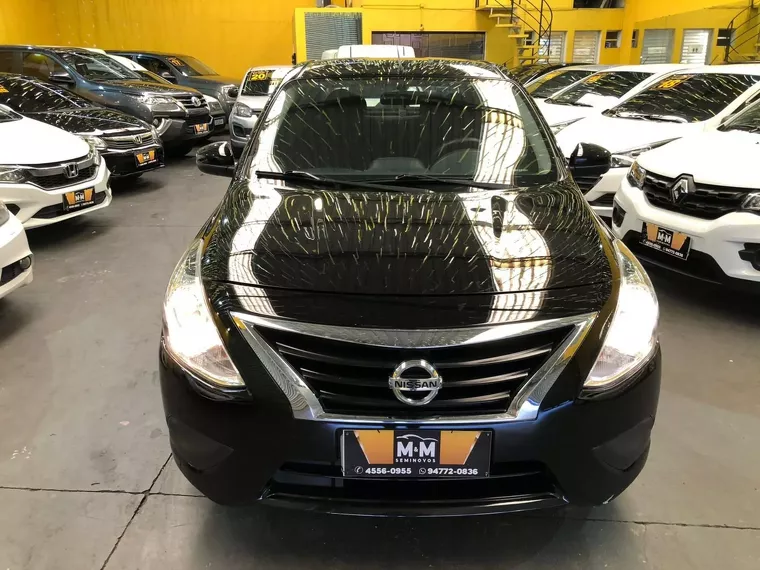 Nissan Versa Preto 8