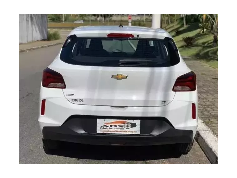 Chevrolet Onix Branco 5