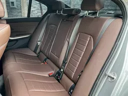 BMW 320i