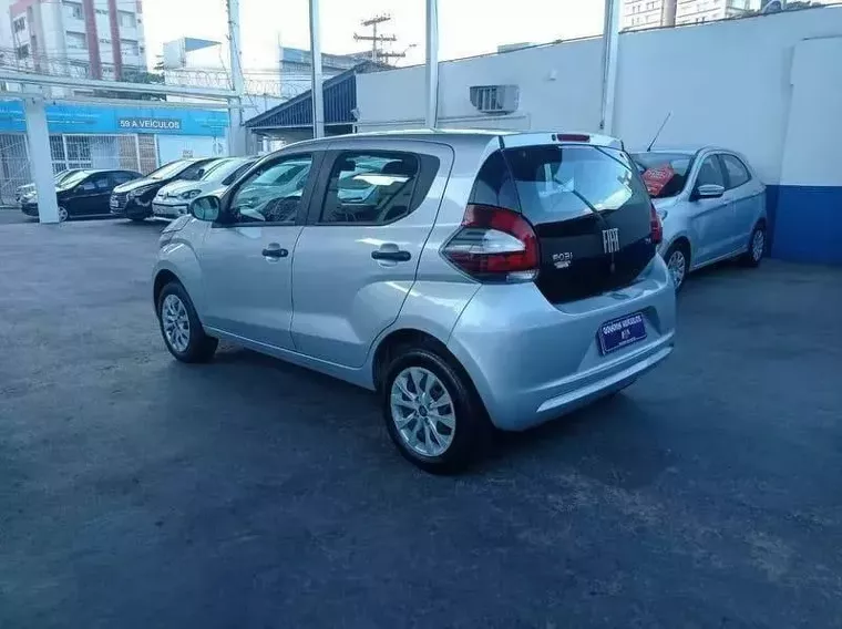 Fiat Mobi Prata 3