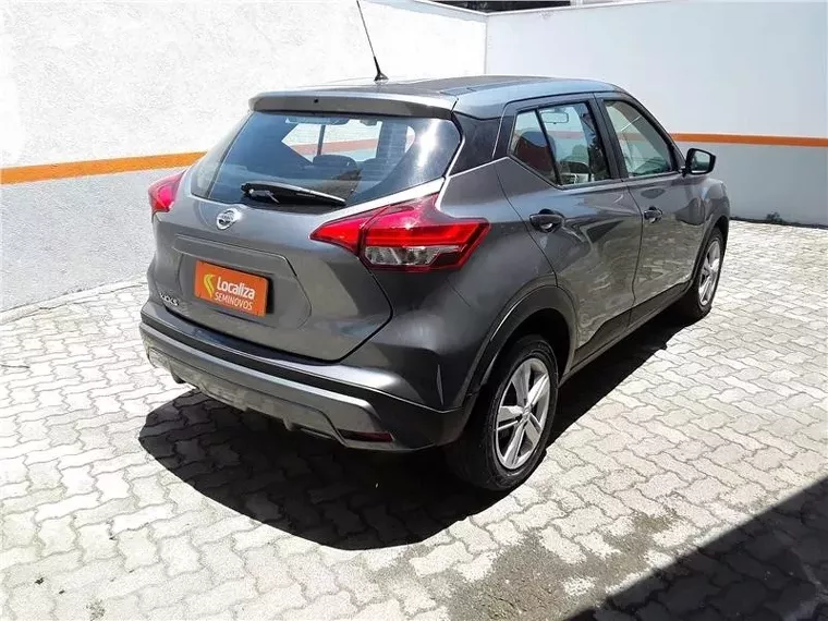 Nissan Kicks Cinza 6