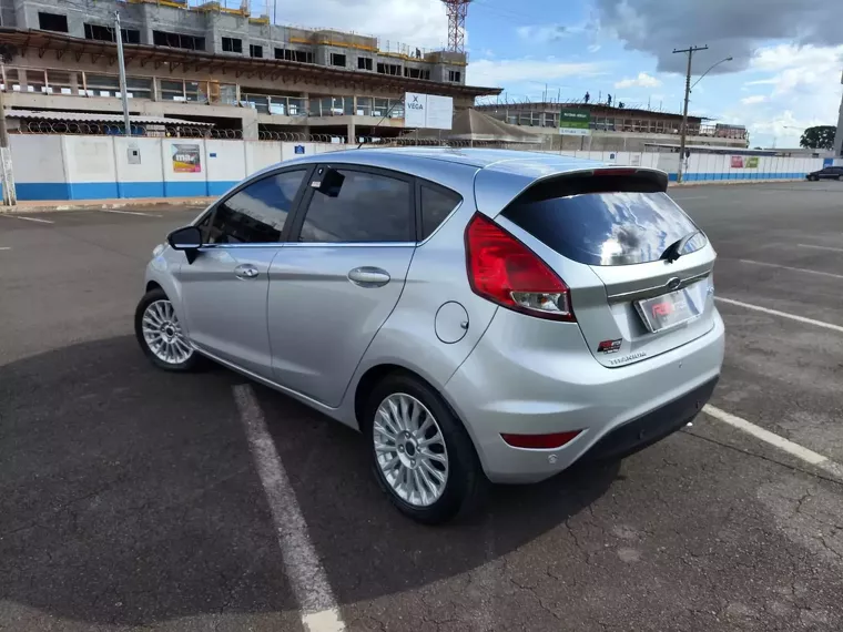 Ford Fiesta Prata 7