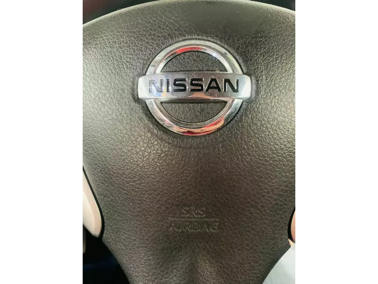 Nissan Versa Branco 7