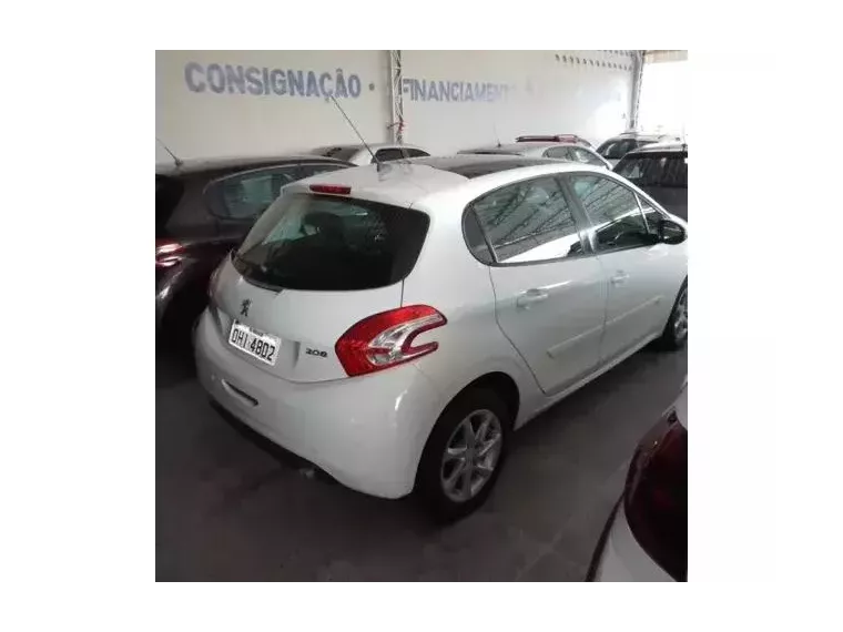 Peugeot 208 Branco 6