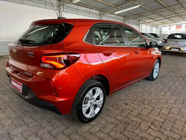 Chevrolet Onix Laranja 6