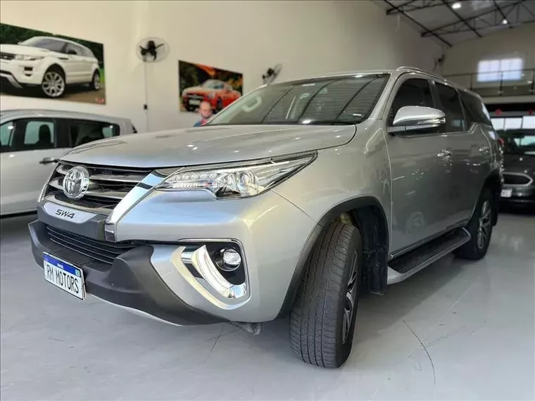 Toyota Hilux SW4 Prata 1