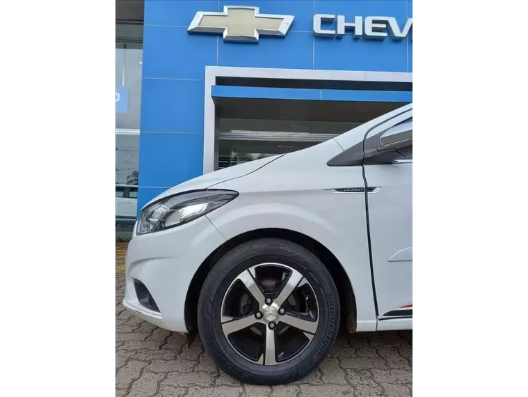 Chevrolet Prisma Branco 4