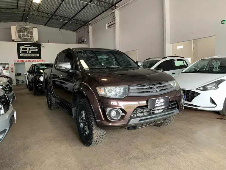 Mitsubishi L200 Marrom 1